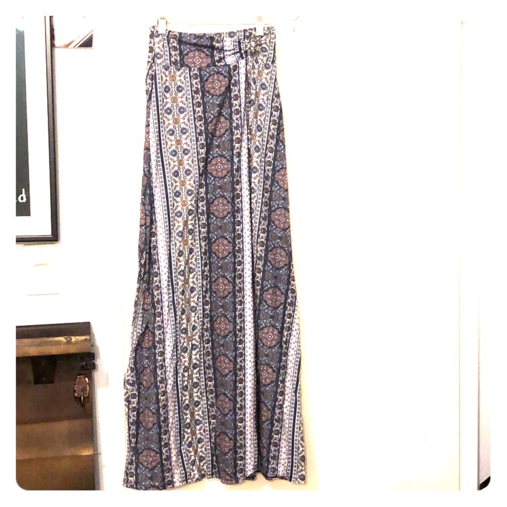 Maxi skirt with tie